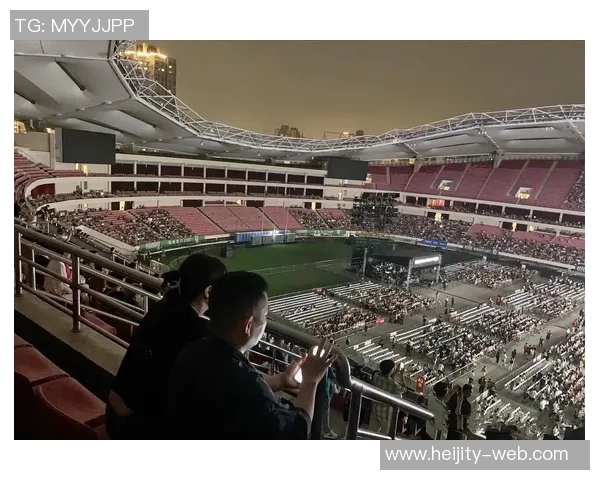 上海足球比赛激情四溢球迷齐聚见证绿茵场上的荣耀与梦想